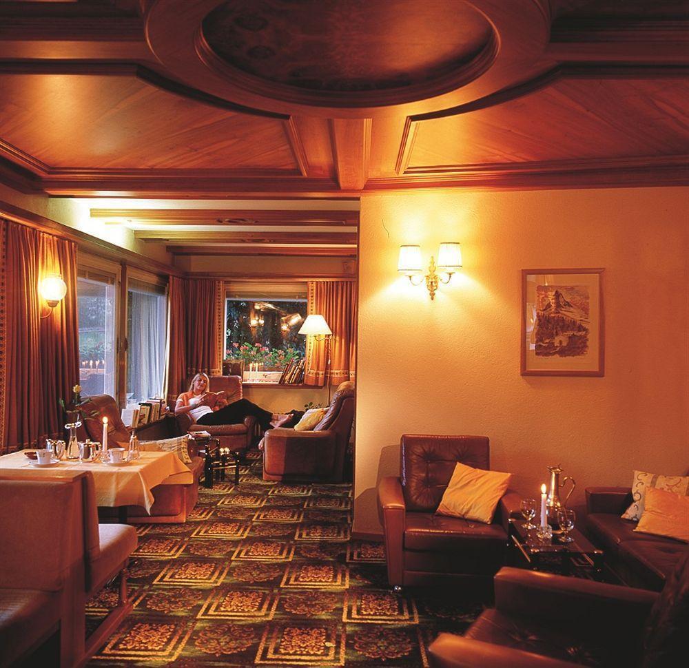 阿尔法采尔马特酒店 餐厅 照片